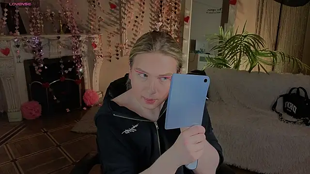 Snapshot of Jes_Solar chatting on February 25, 2026, 10:41 pm Jes Solar online show from February 25, 2026, 10:41 pm