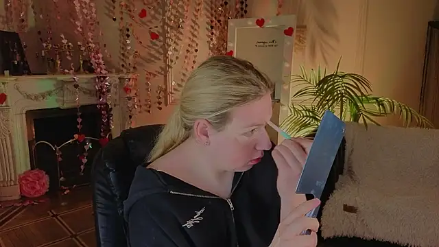 Snapshot of Jes_Solar chatting on February 28, 2026, 10:11 pm Jes Solar online show from February 28, 2026, 10:11 pm