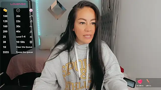 j lovee online show from March 23, 2025, 8:04 am