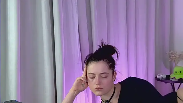 AshleyD  online show from February 6, 2026, 1:43 am