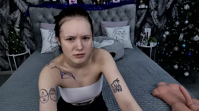 CarolineTenders online show from December 21, 2025, 1:13 am