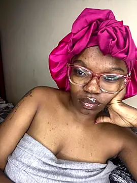 YummyMelanin117 online show from November 21, 2025, 8:29 pm