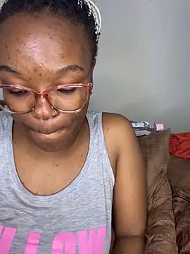 YummyMelanin117 online show from April 18, 2026, 2:10 pm