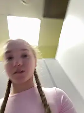 bambi lu online show from November 24, 2025, 3:28 am