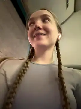 Snapshot of bambi_lu chatting on December 18, 2025, 6:03 pm bambi lu online show from December 18, 2025, 6:03 pm