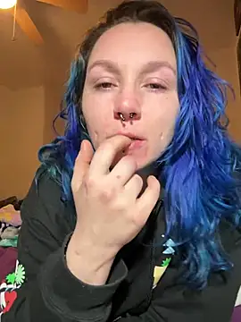 oliviahazee online show from February 9, 2026, 3:32 am