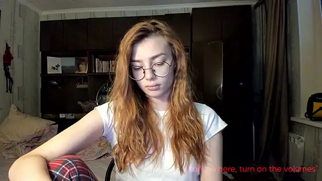 AngelaSwan online show from October 13, 2025, 3:12 pm