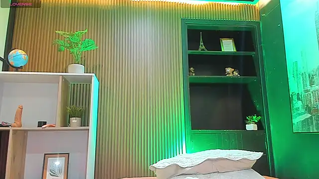 Snapshot of candyandmarilyn chatting on March 10, 2026, 3:17 pm candyandmarilyn online show from March 10, 2026, 3:17 pm