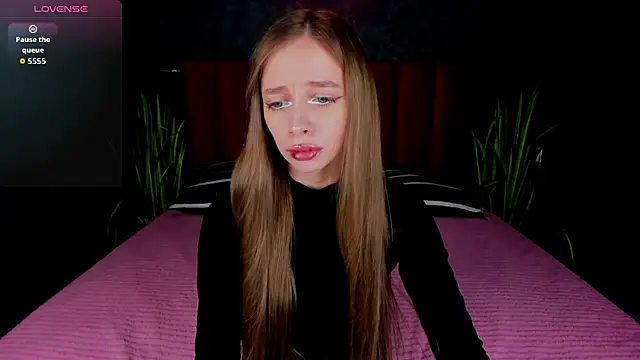 Amy Waynee online show from November 23, 2025, 4:18 pm