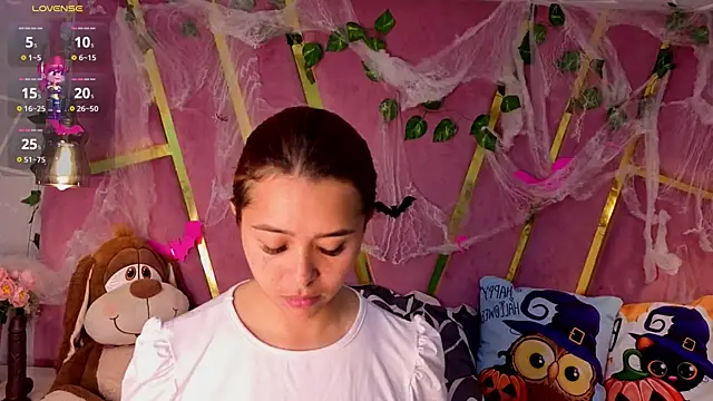 Snapshot of MilleyJones chatting on October 27, 2025, 7:51 pm MilleyJones online show from October 27, 2025, 7:51 pm