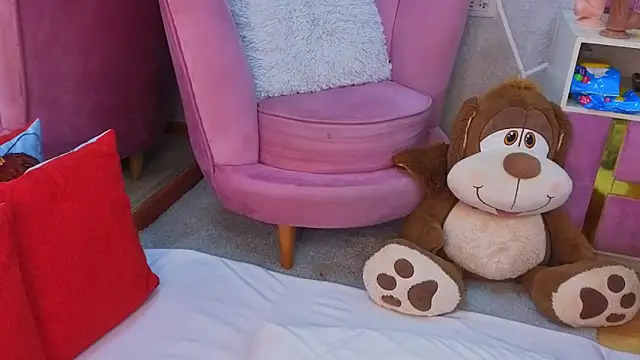 Snapshot of MilleyJones chatting on December 2, 2025, 7:53 pm MilleyJones online show from December 2, 2025, 7:53 pm