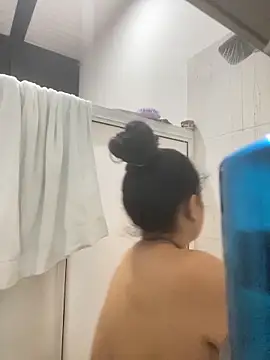 carlafox05 online show from April 5, 2026, 2:03 pm