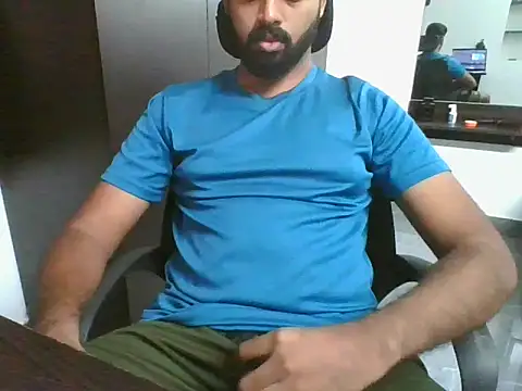 lovelyakash69 online show from November 12, 2025, 4:13 am