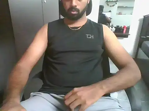 lovelyakash69 online show from April 4, 2026, 7:50 am