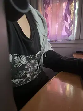 tipetto06 online show from March 19, 2025, 3:40 pm