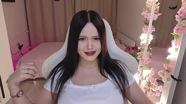 Betty  Davvis online show from November 3, 2025, 1:34 pm