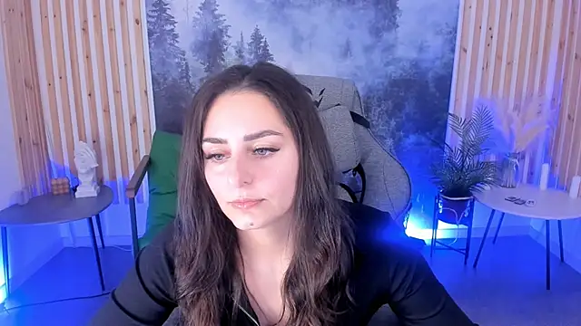 ValeriiMills online show from December 2, 2025, 2:01 pm