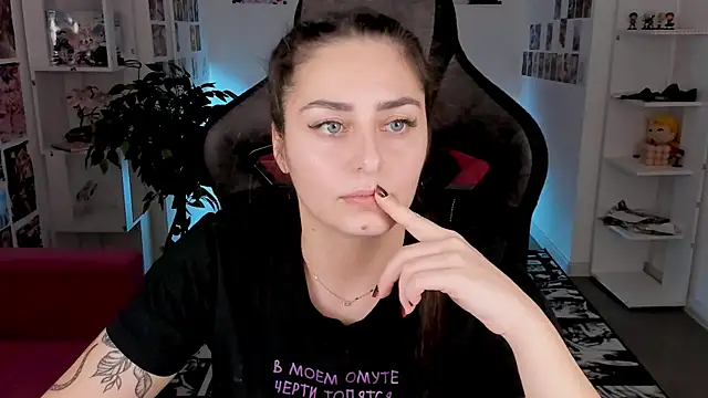 ValeriiMills online show from January 17, 2026, 5:27 pm