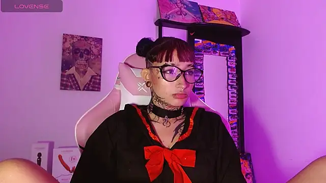 SharaRoss1 online show from April 18, 2026, 2:48 am