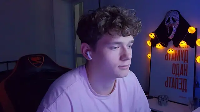 Snapshot of DanyDavis chatting on October 28, 2025, 10:12 pm DanyDavis online show from October 28, 2025, 10:12 pm