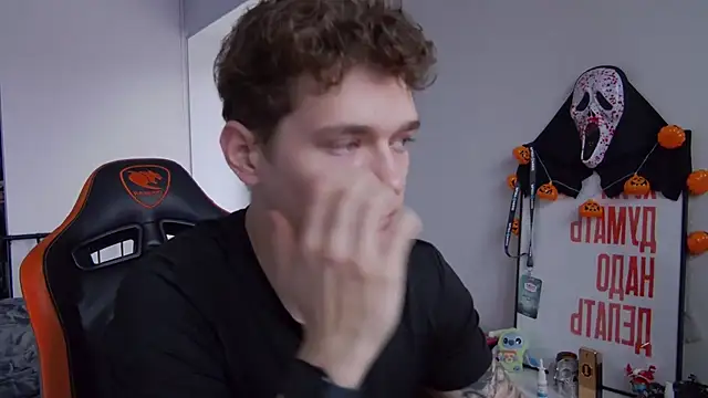 Snapshot of DanyDavis chatting on November 6, 2025, 10:16 am DanyDavis online show from November 6, 2025, 10:16 am