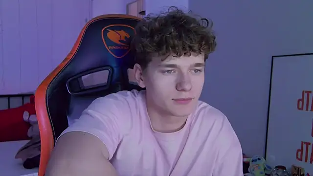 Snapshot of DanyDavis chatting on November 10, 2025, 1:10 pm DanyDavis online show from November 10, 2025, 1:10 pm