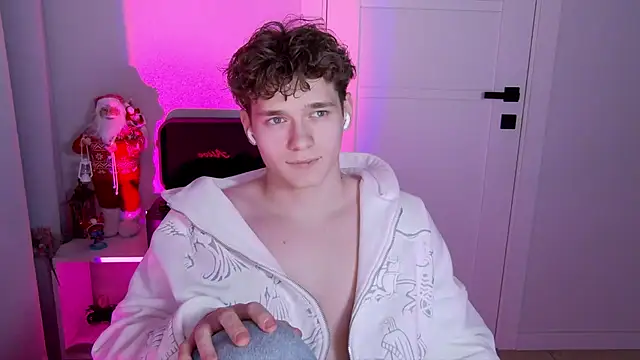 Snapshot of DanyDavis chatting on December 14, 2025, 12:43 pm DanyDavis online show from December 14, 2025, 12:43 pm