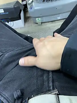 m4m4m4m online show from November 21, 2025, 8:24 am