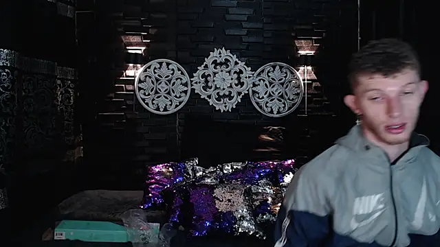 Snapshot of andrewxbi chatting on September 19, 2025, 12:06 pm andrewxbi online show from September 19, 2025, 12:06 pm