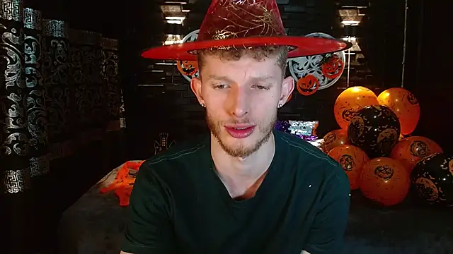 Snapshot of andrewxbi chatting on October 19, 2025, 8:42 pm andrewxbi online show from October 19, 2025, 8:42 pm