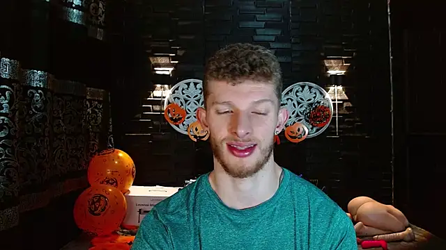 Snapshot of andrewxbi chatting on October 20, 2025, 4:07 pm andrewxbi online show from October 20, 2025, 4:07 pm