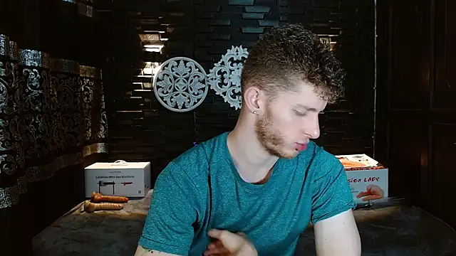 Snapshot of andrewxbi chatting on November 24, 2025, 11:54 am andrewxbi online show from November 24, 2025, 11:54 am