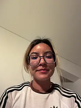 Pretty roxxyy online show from March 8, 2026, 12:52 am