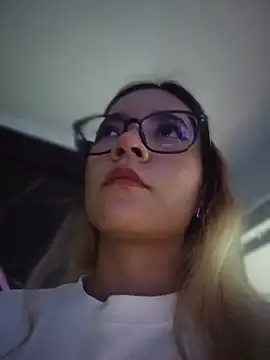 Pretty roxxyy online show from April 12, 2026, 11:37 am