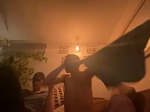 Snapshot of Chaud06_french chatting on April 13, 2026, 3:12 am Chaud06 french online show from April 13, 2026, 3:12 am