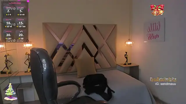 OliverTwinky online show from November 14, 2025, 1:43 pm