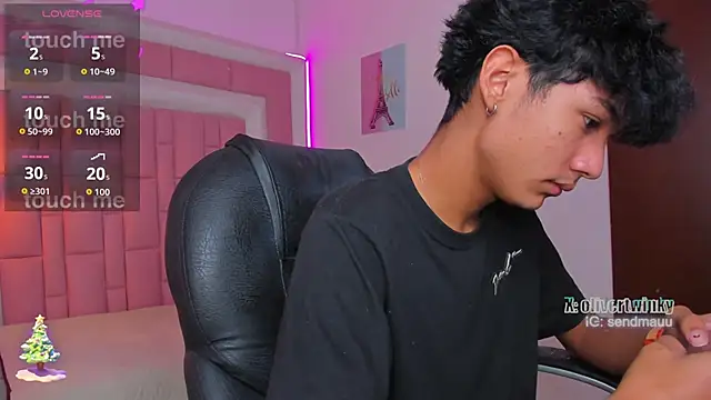 OliverTwinky online show from November 26, 2025, 1:45 pm