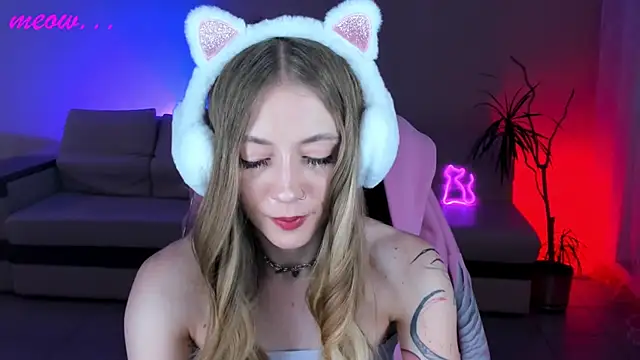 SweetMeeow online show from November 21, 2025, 5:06 am