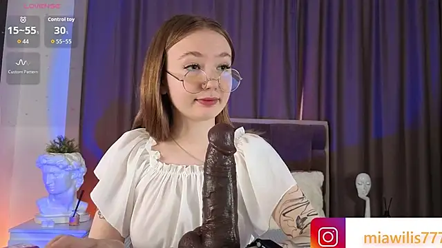 Snapshot of MiaWillis_ chatting on September 27, 2025, 9:58 am MiaWillis online show from September 27, 2025, 9:58 am