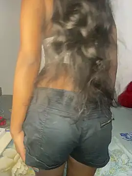 Snapshot of selena_mia chatting on February 13, 2026, 7:43 pm selena mia online show from February 13, 2026, 7:43 pm