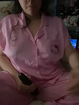 w3tkittty online show from November 3, 2025, 3:13 pm