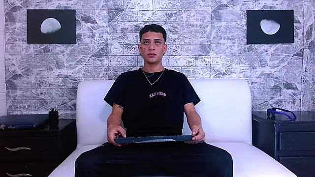 Snapshot of Matt_Ruso chatting on October 18, 2025, 4:41 pm Matt Ruso online show from October 18, 2025, 4:41 pm