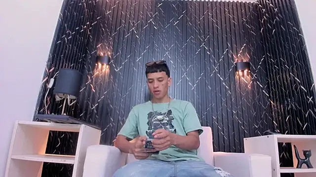 Matt Ruso online show from November 5, 2025, 3:39 am