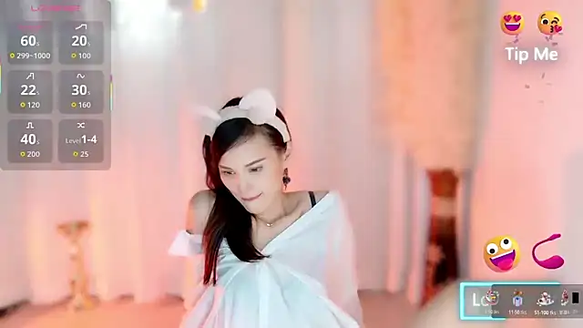 LunaBelle1984 online show from September 22, 2025, 3:36 pm