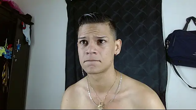 axce1 boy24 online show from November 7, 2025, 1:11 pm