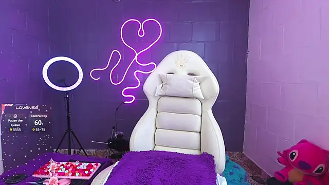 Baby  Otaku online show from September 18, 2025, 5:26 pm