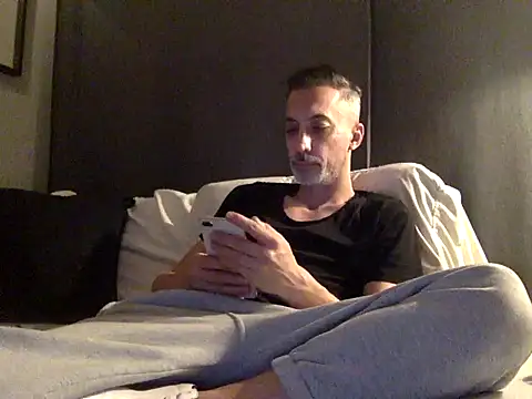 who am i x404 online show from January 5, 2026, 5:27 pm