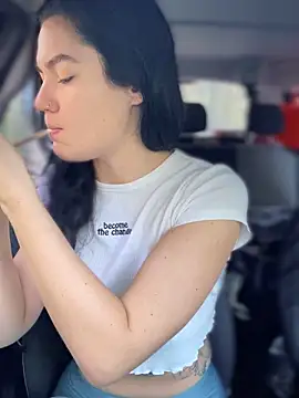 Snapshot of MeekyRich chatting on September 18, 2025, 3:30 am MeekyRich online show from September 18, 2025, 3:30 am