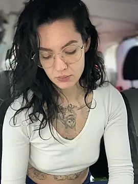 Snapshot of MeekyRich chatting on October 9, 2025, 3:48 am MeekyRich online show from October 9, 2025, 3:48 am