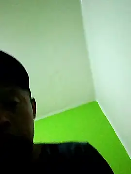 luuiss12 online show from April 14, 2026, 11:49 am